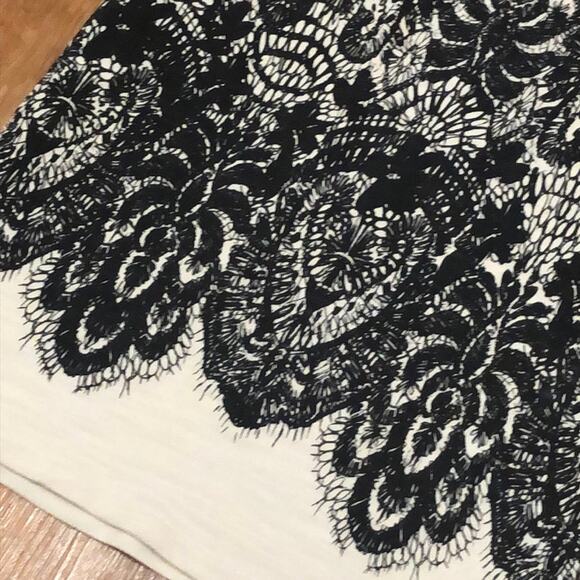 J. Crew Feather Intricate Pattern Printed Black and Cream Top Size XS - Picture 4 of 6